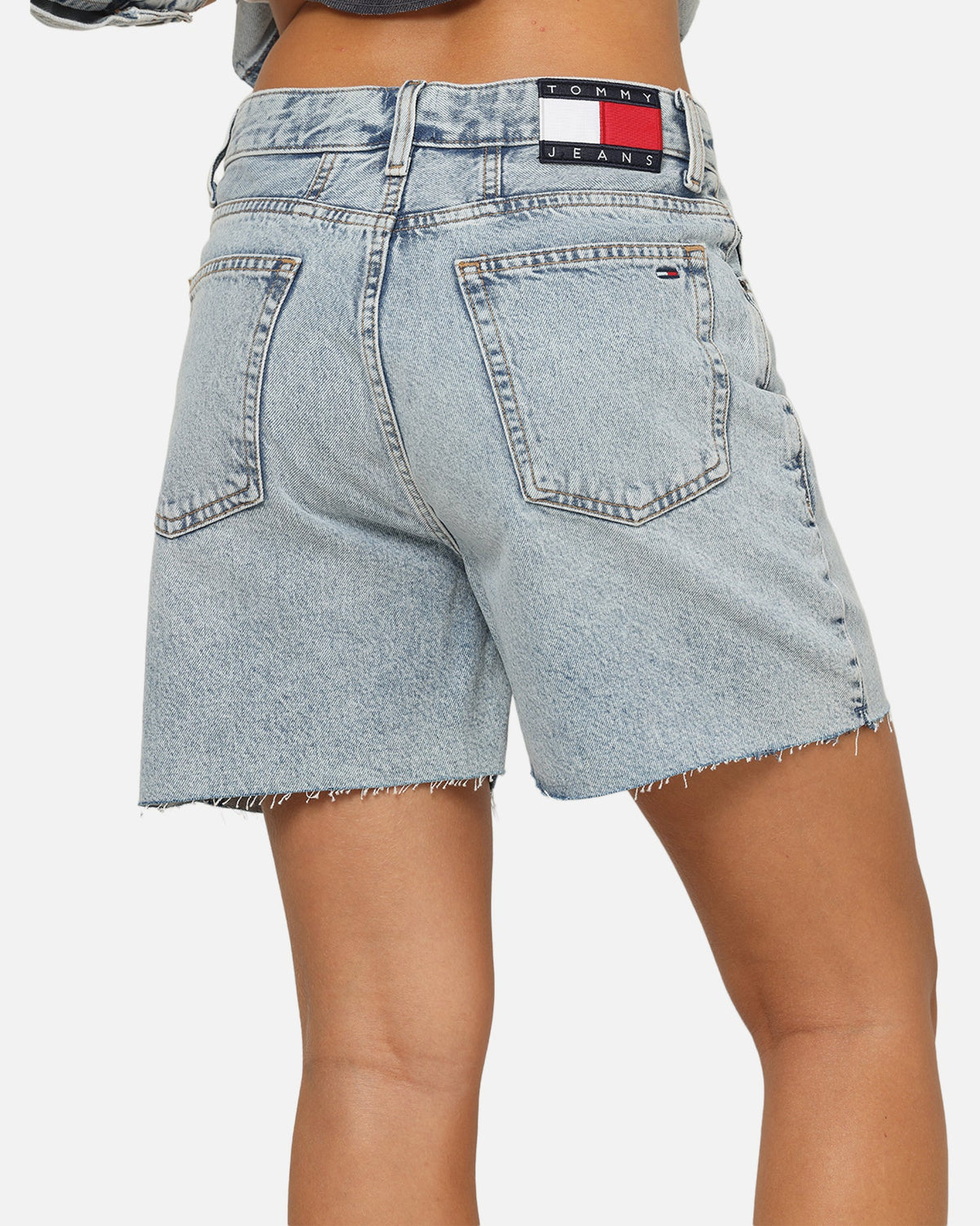 Tommy Jeans Women's Mom Fit Denim Shorts Mid Denim