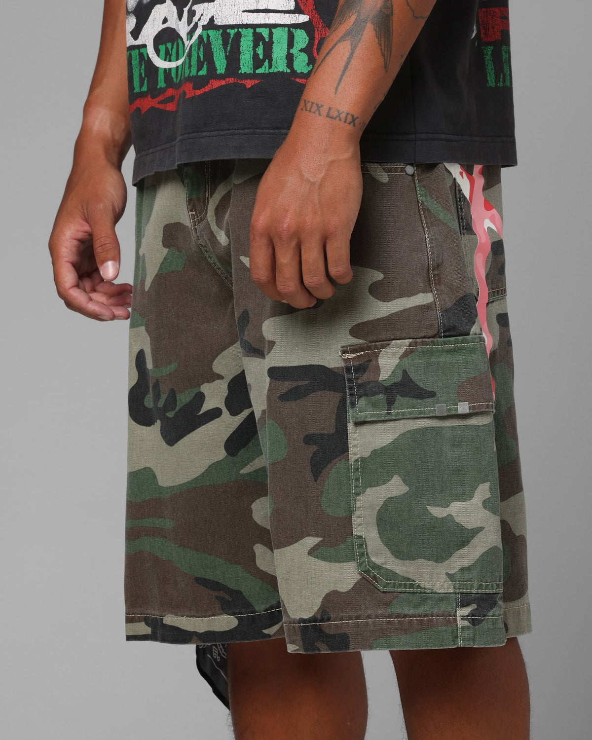 Loiter Star Born Cargo Shorts Camo