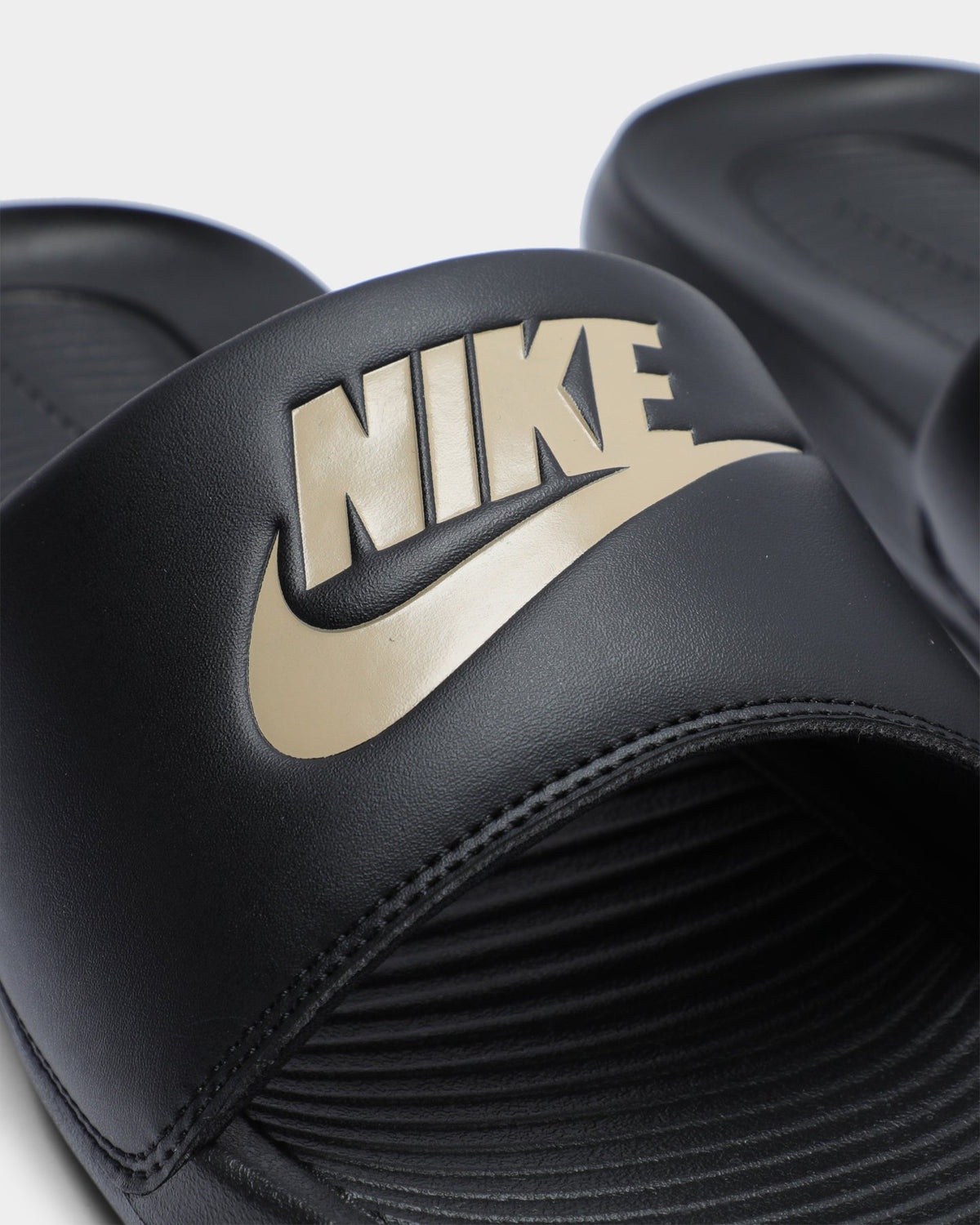 Nike Victori One Slide Black/Metallic Gold