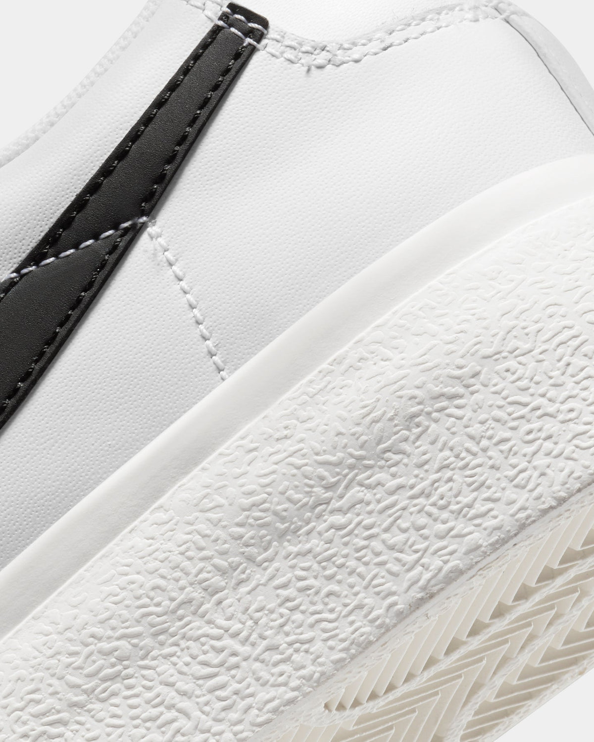 Nike Women's Blazer Low Platform White/Black Sail