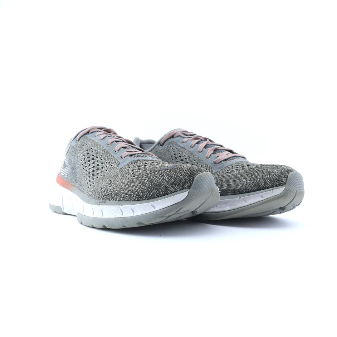 HOKA ONE ONE  CAVU